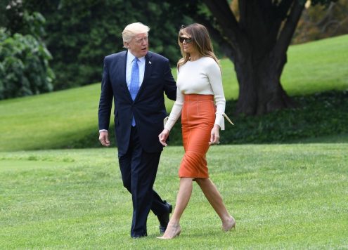 První dáma USA Melania Trump na své první zahraniční cestě. Jak jí zvládla stylově?